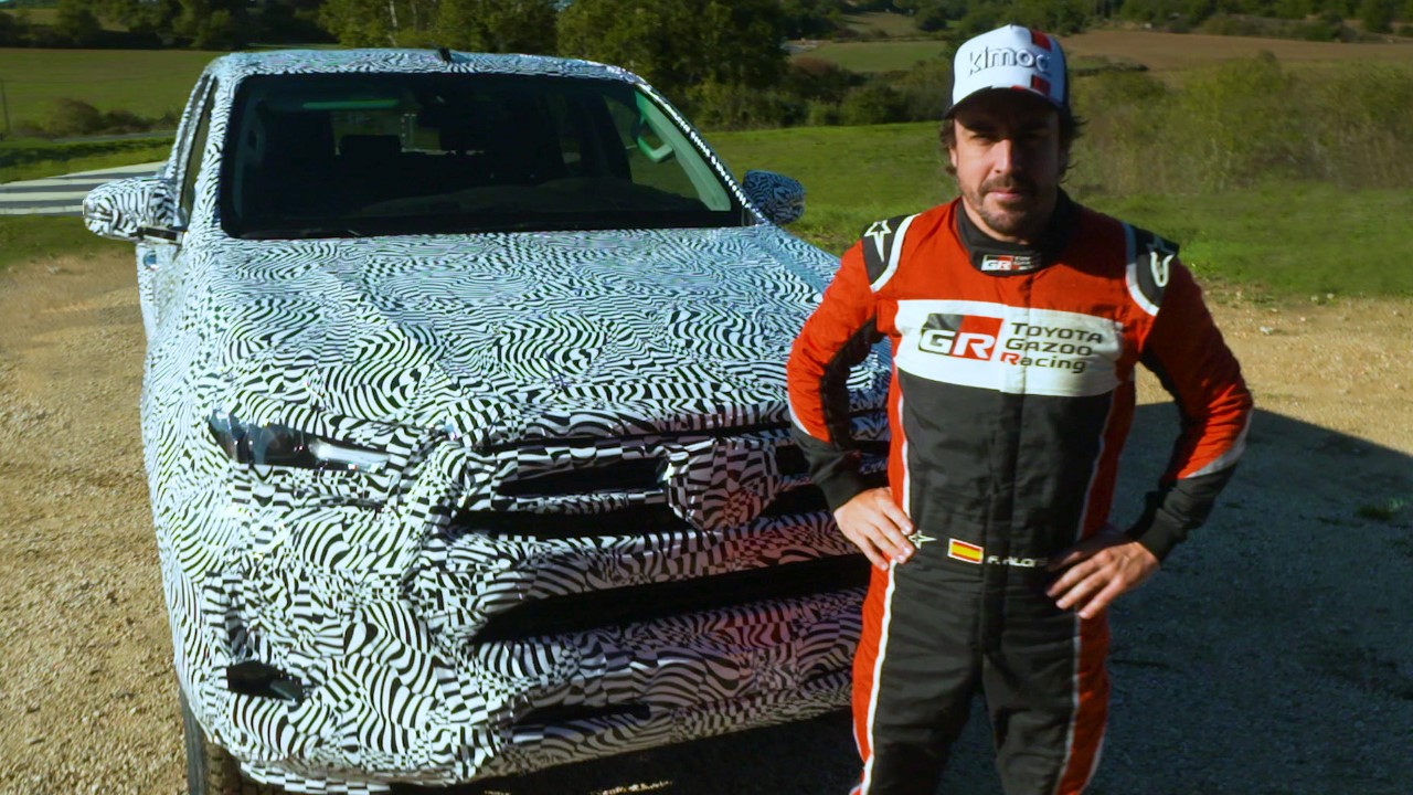 FERNANDO ALONSO TESZTELTE ELŐSZÖR AZ ŐSSZEL ÉRKEZŐ ÚJ TOYOTA HILUXOT