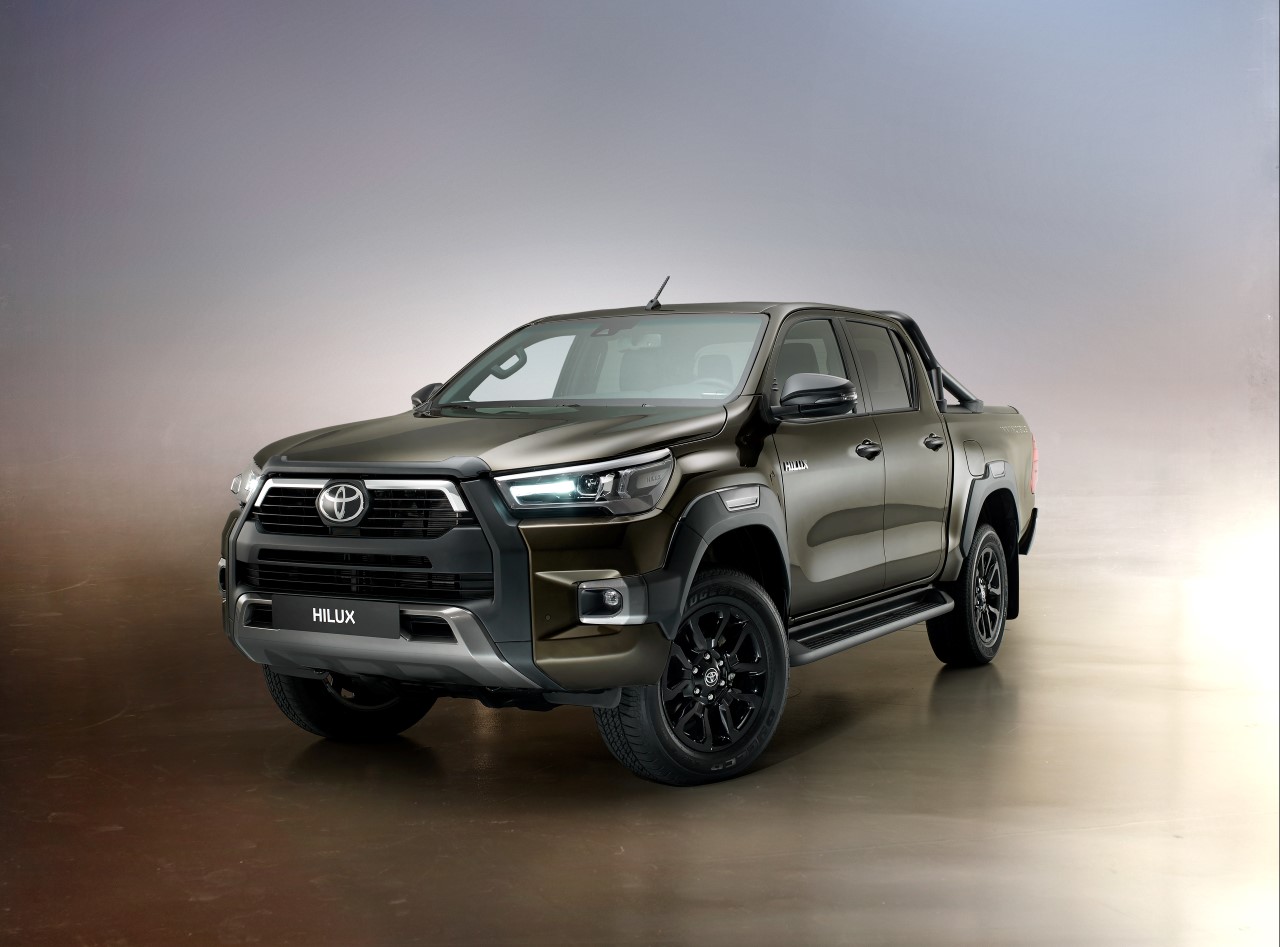 Nowa Toyota Hilux – lepsze właściwości jezdne i nowa wersja Invincible