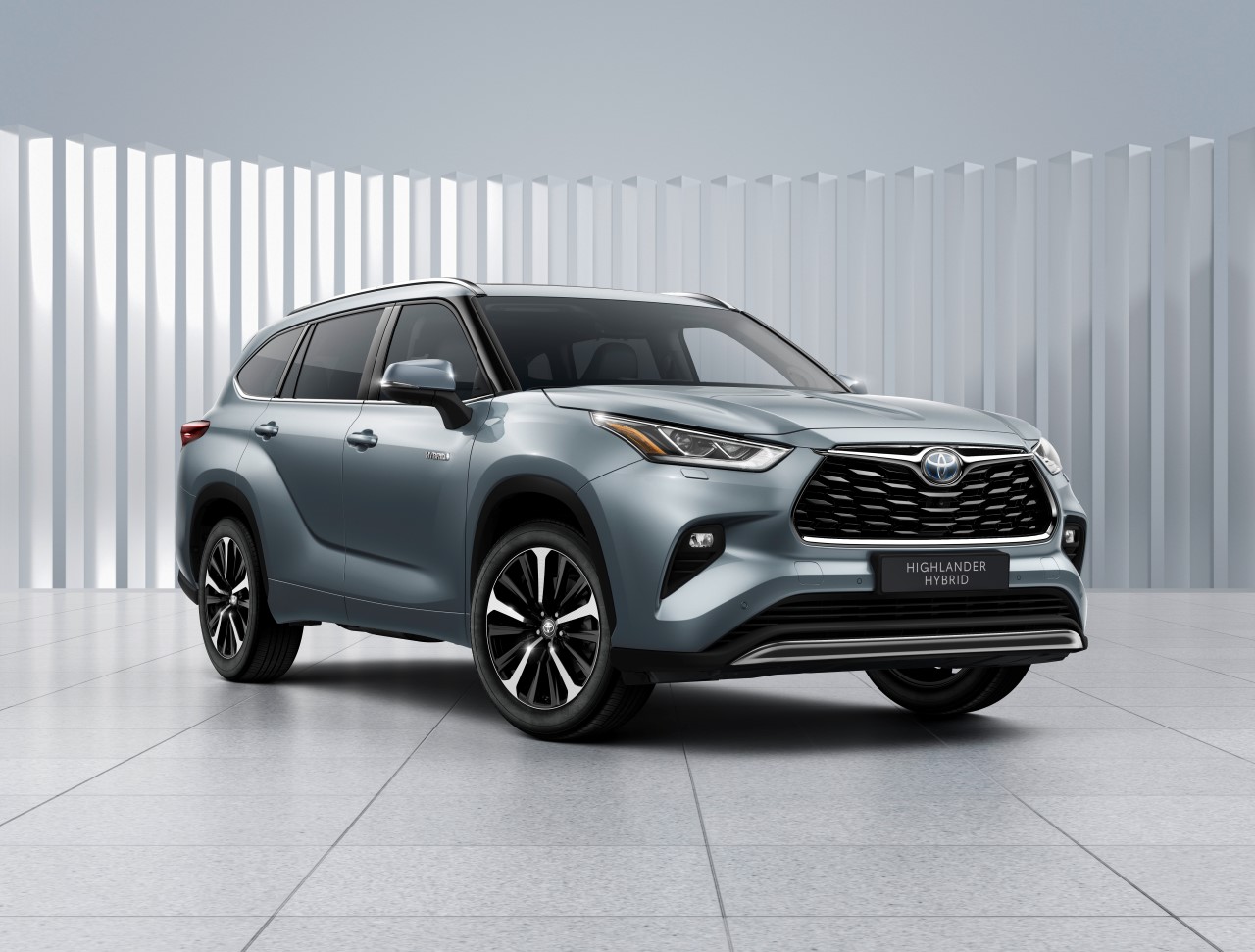Najväčšie hybridné SUV Toyota Highlander prichádza na Slovensko. Ceny pre náš trh sú už známe