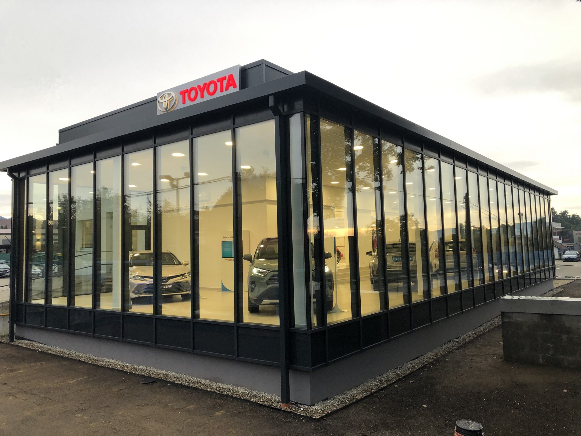 Pilisvörösváron nyílt meg a Toyota idei negyedik új bemutatóterme Magyarországon