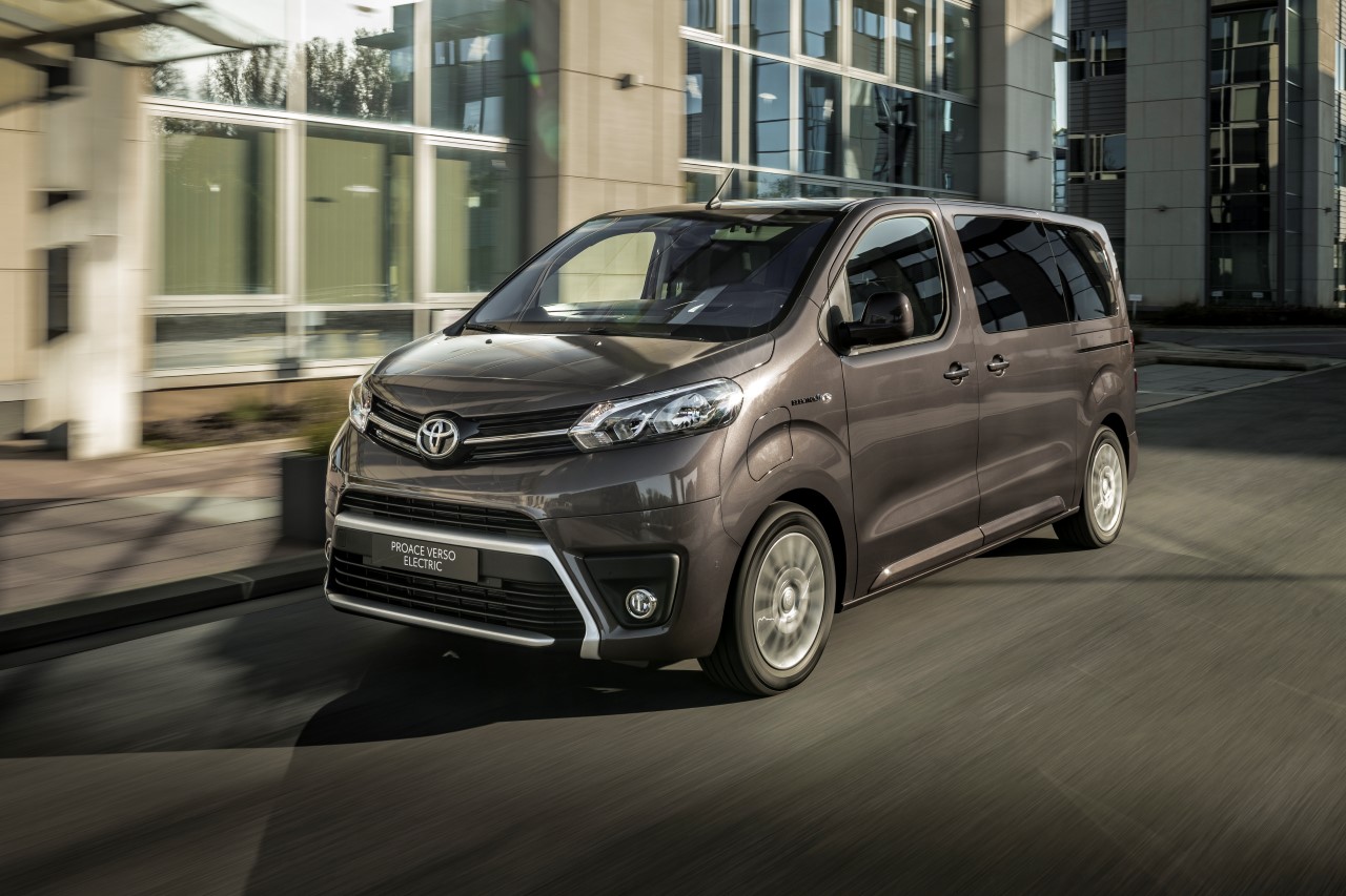 Jövő tavasszal mutatkozik be Európában az elektromos Toyota PROACE Verso