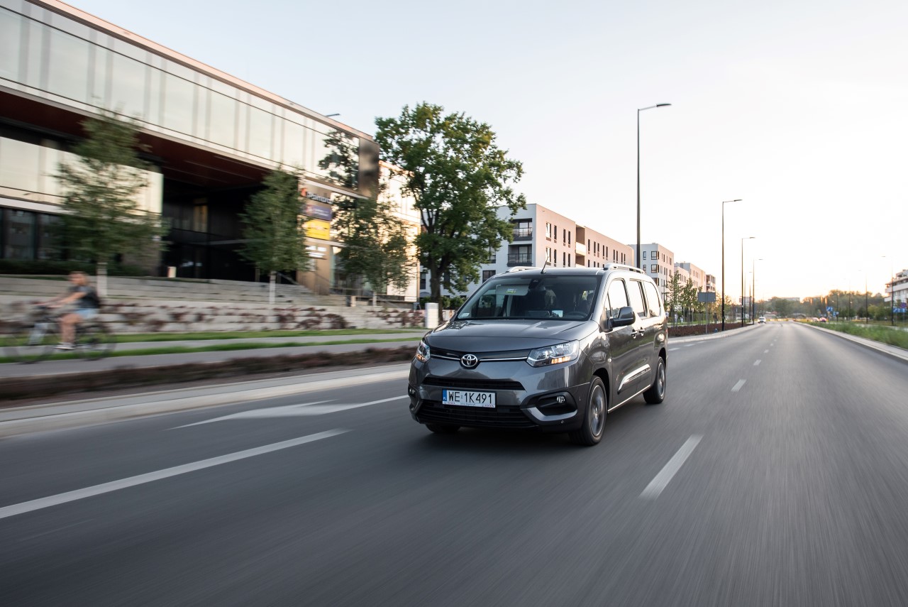 Listopad 2020 najlepszym miesiącem dla pojazdów dostawczych Toyoty. PROACE CITY liderem