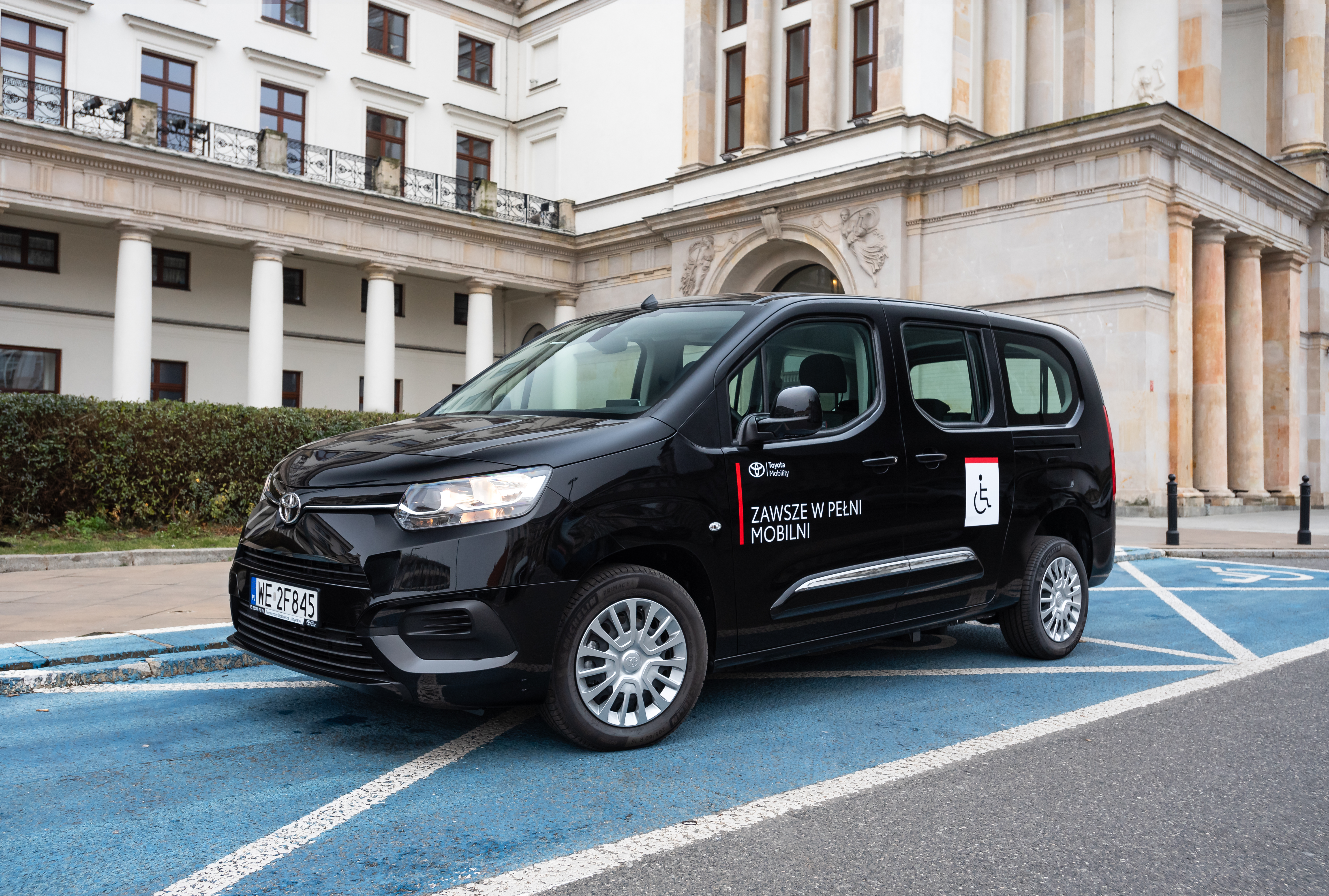 Toyota PROACE CITY Mobility – kompaktowy van z zabudową dla osób niepełnosprawnych 