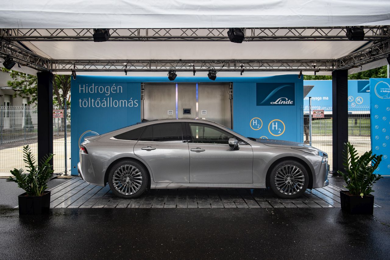 Lerakta a magyarországi hidrogén alapú társadalom alapjait a vadonatúj Toyota Mirai hazai bemutatása