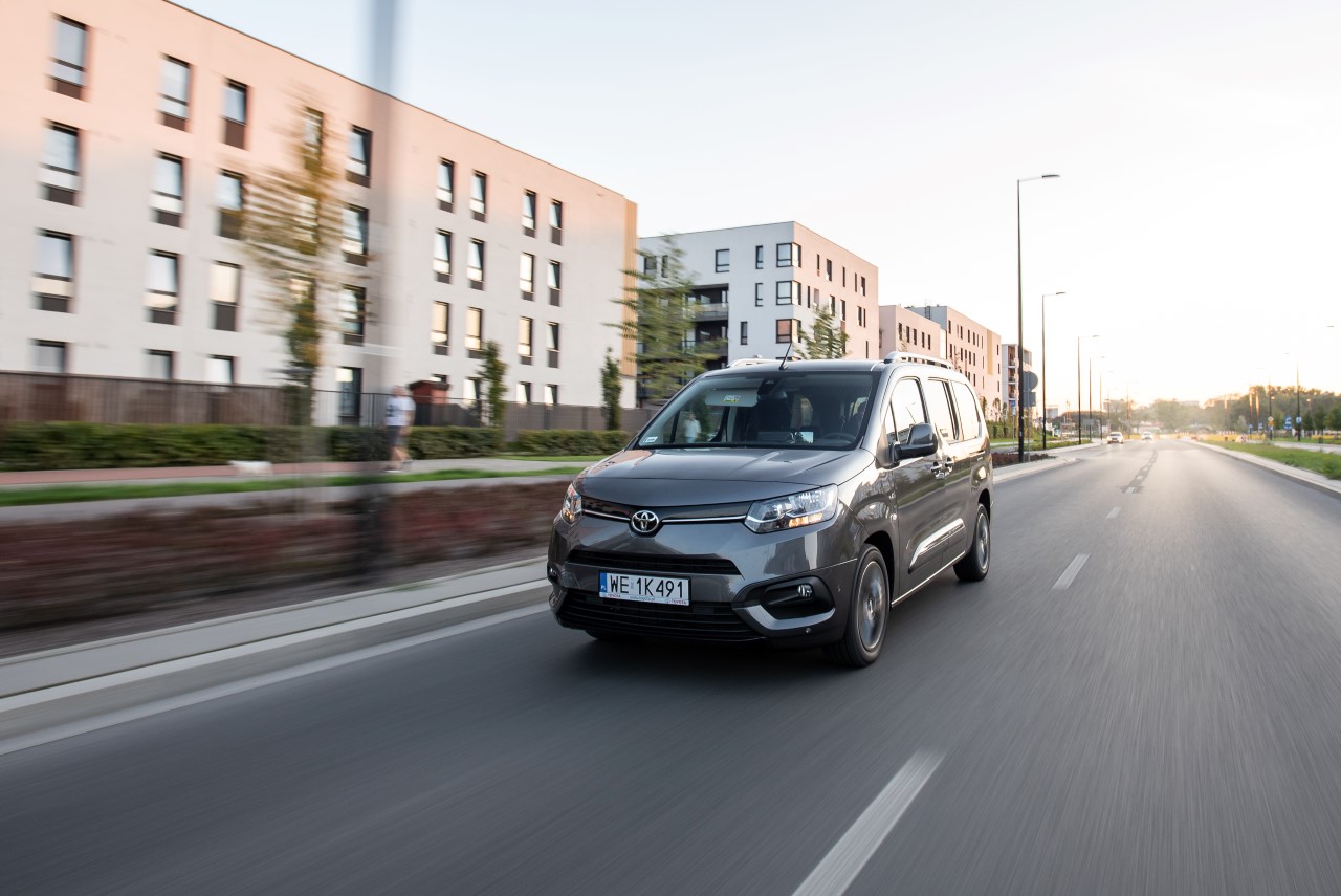 Firmy najczęściej kupują samochody Toyoty – dane z listopada