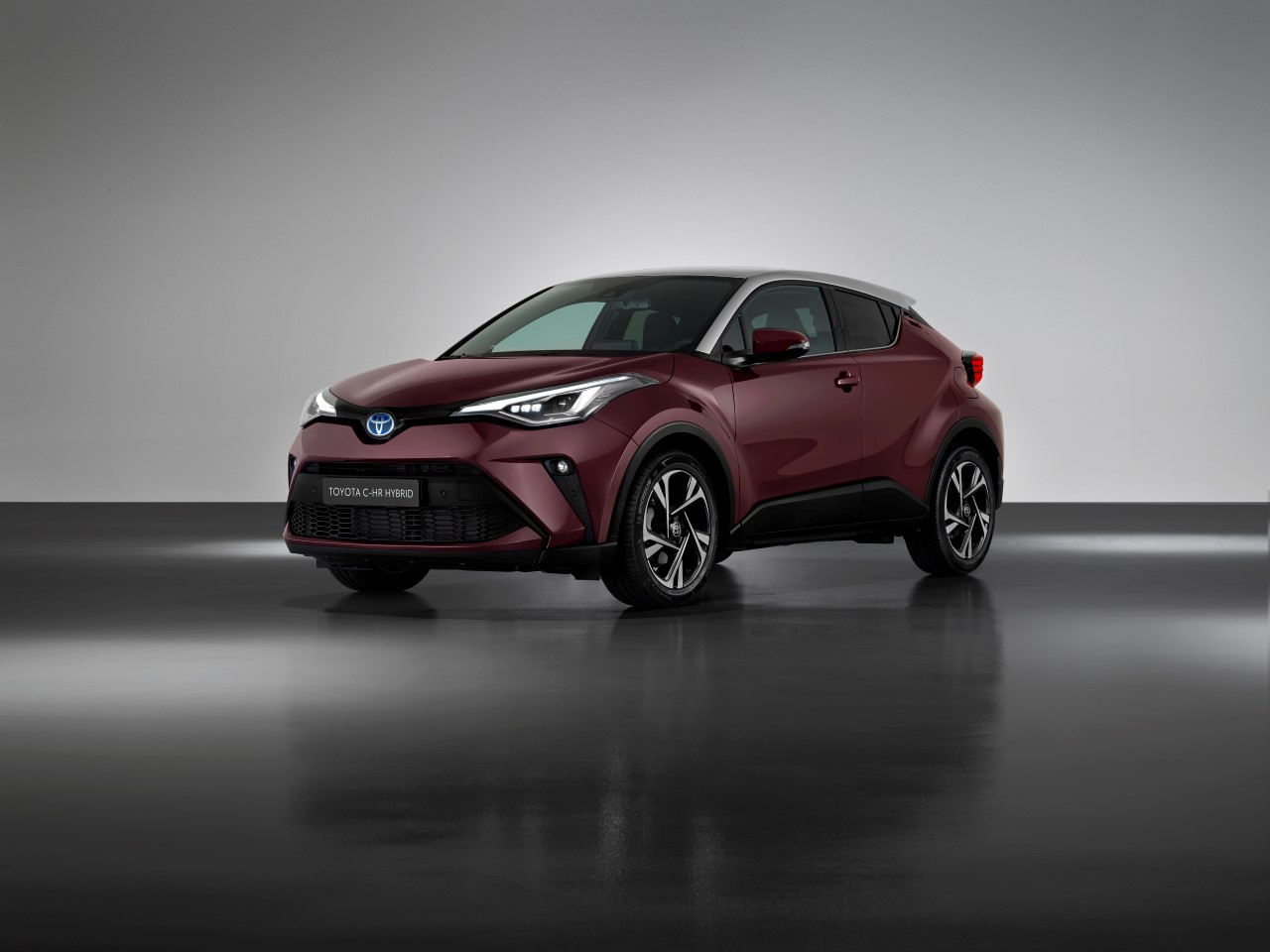 High tech multimédia rendszerrel frissült a slágermodell Toyota C-HR 2022-re 