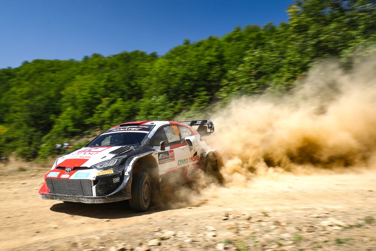 Toyota zažila kamenitý víkend na Rallye Akropolis, náskok udržuje