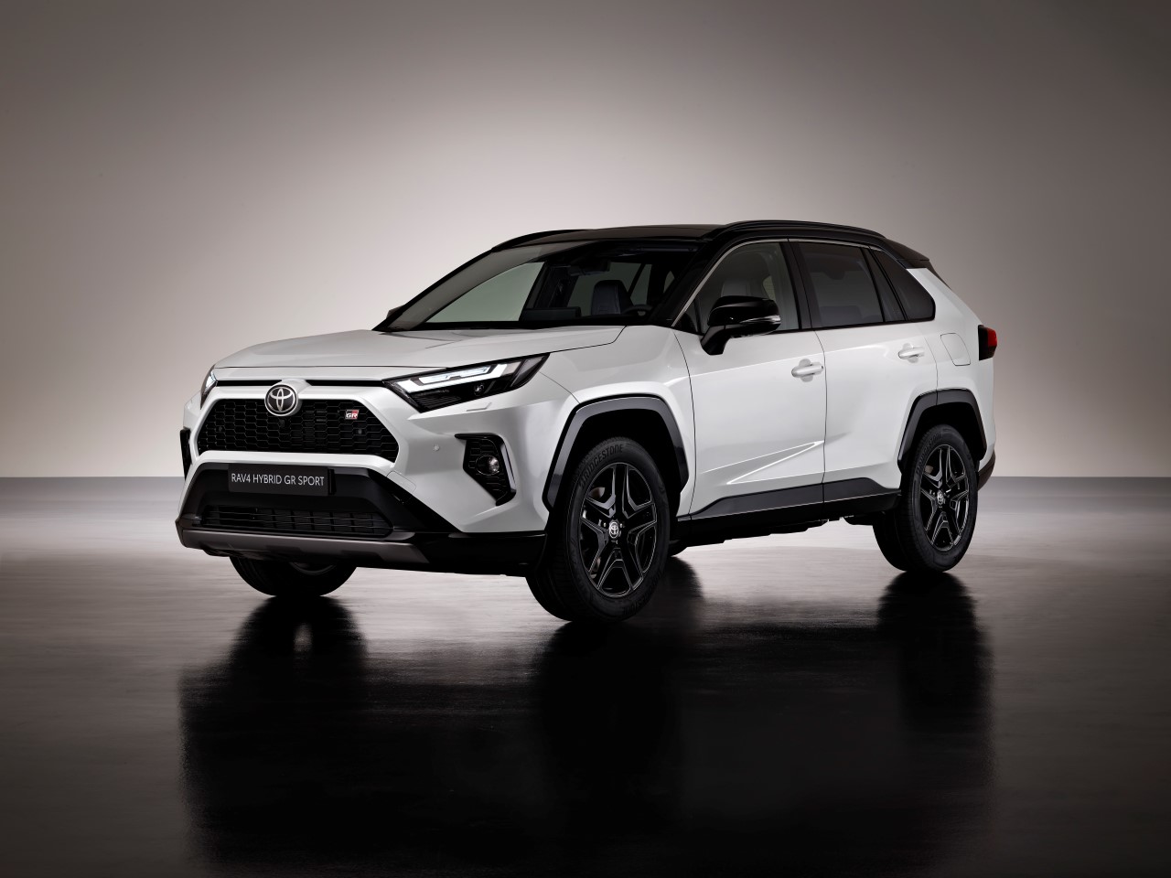  Toyota RAV4 dostává nové provedení GR SPORT