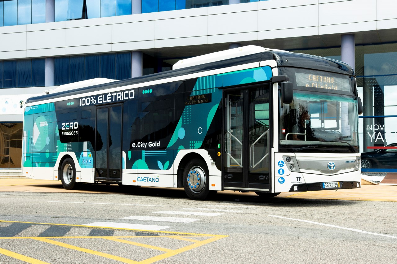 Egy sor európai nagyváros döntött Toyota – CaetanoBus hidrogén üzemanyagcellás buszok beszerzése mellett