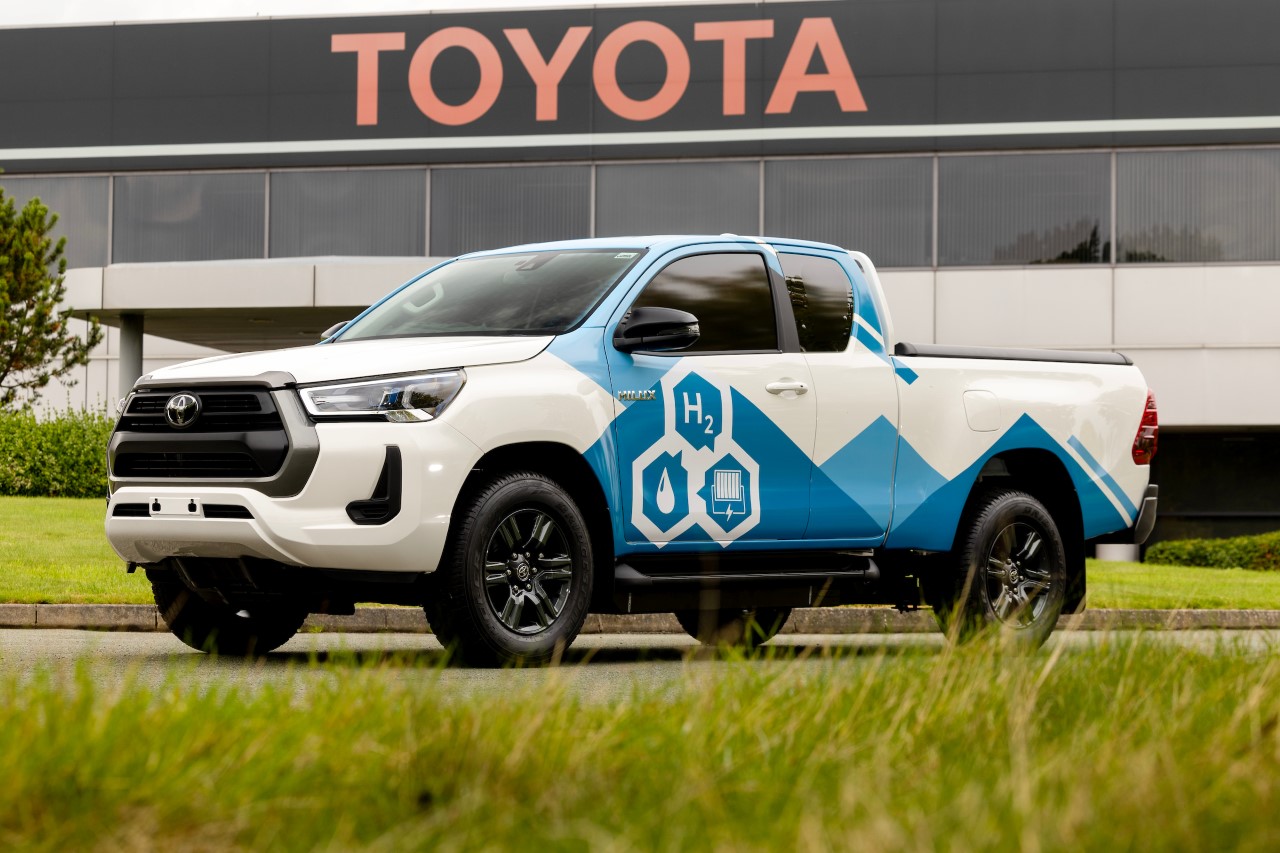 Toyota odhalila prototyp Hiluxu na vodíkov