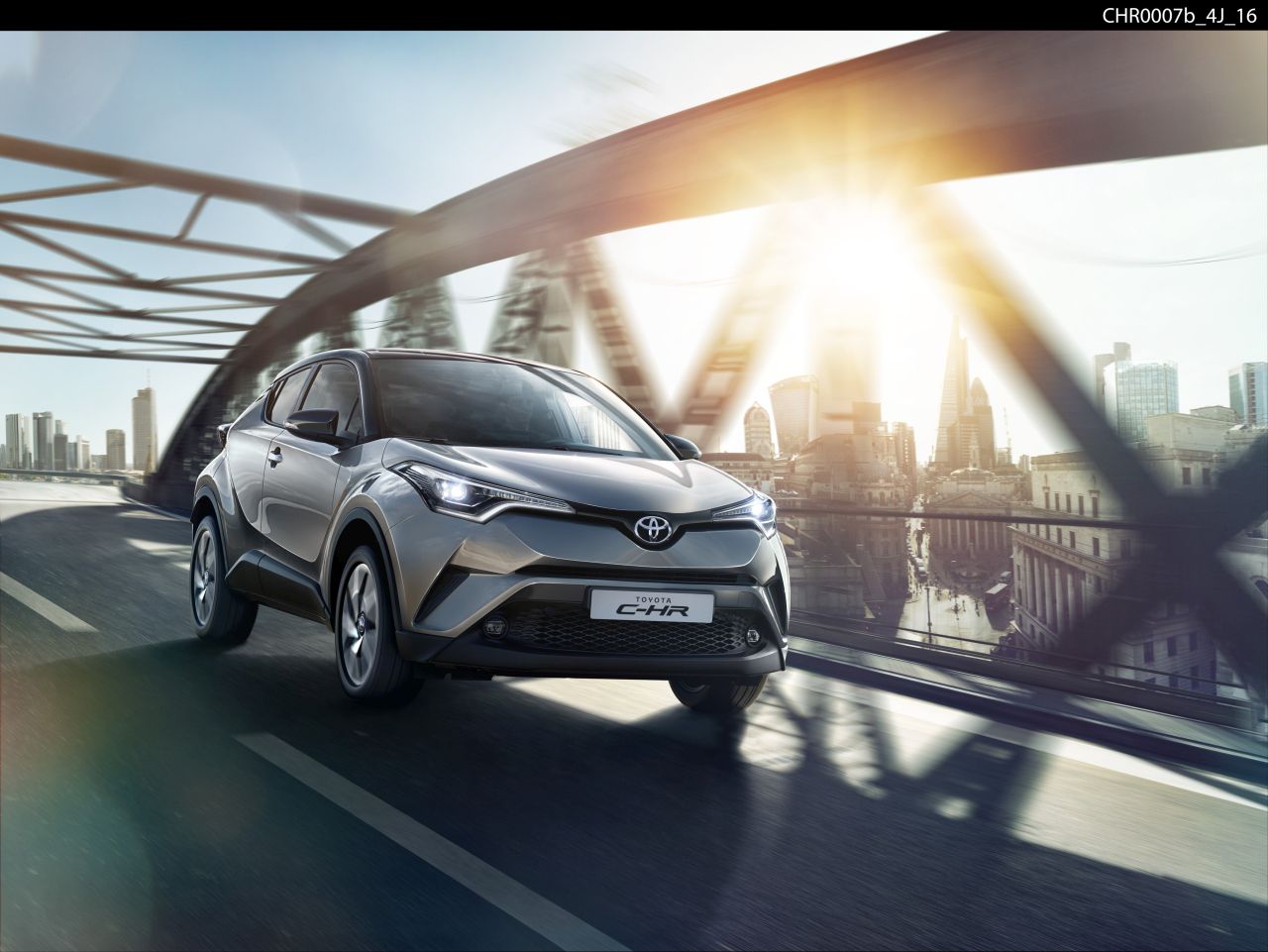 A KATEGÓRIATEREMTŐ TOYOTA C-HR NEM CSUPÁN A DIZÁJN, DE A BIZTONSÁG TERÜLETÉN IS NAGYOTT ALKOTOTT