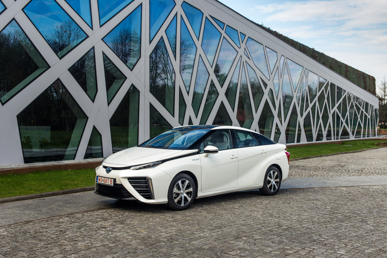 Toyota przystąpiła do porozumienia mającego na celu szybszą budowę stacji wodorowych w Japonii 