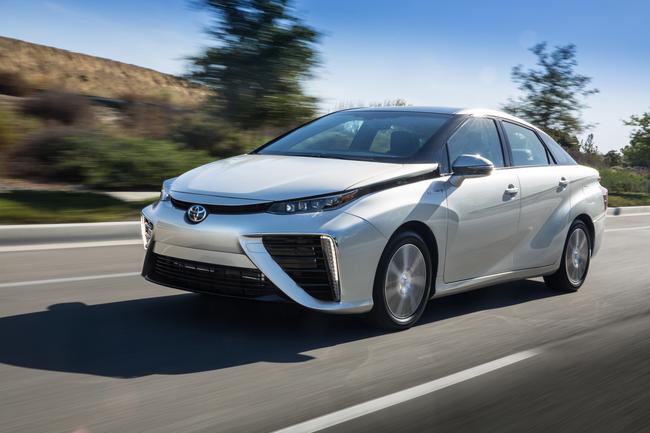 Toyota wprowadza motoryzację w nową erę. Mirai: wodorowe ogniwa paliwowe w pierwszej seryjnej limuzynie na świecie