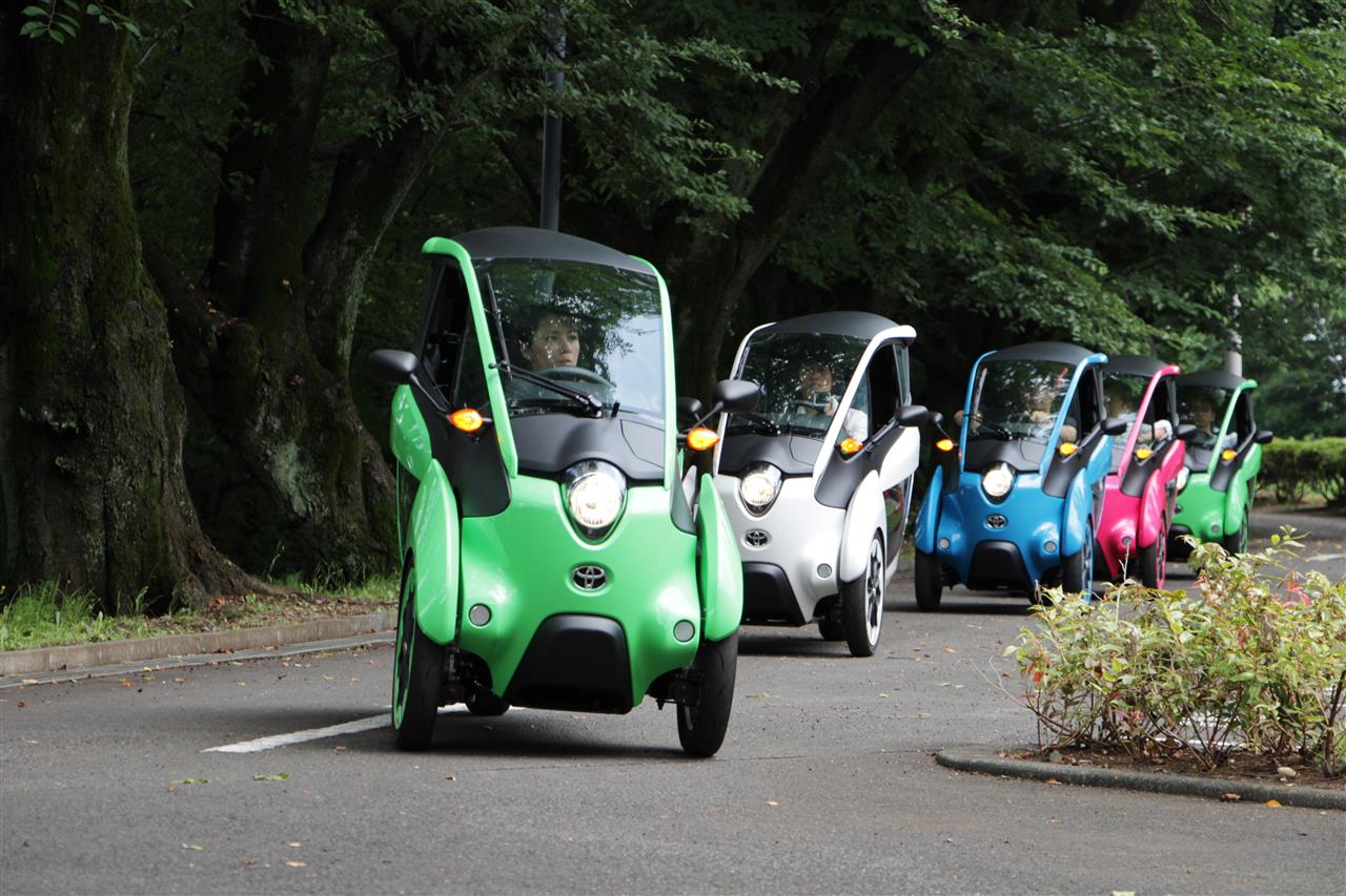 Toyota rozszerza program testów konsumenckich pojazdów i-Road w Tokio 