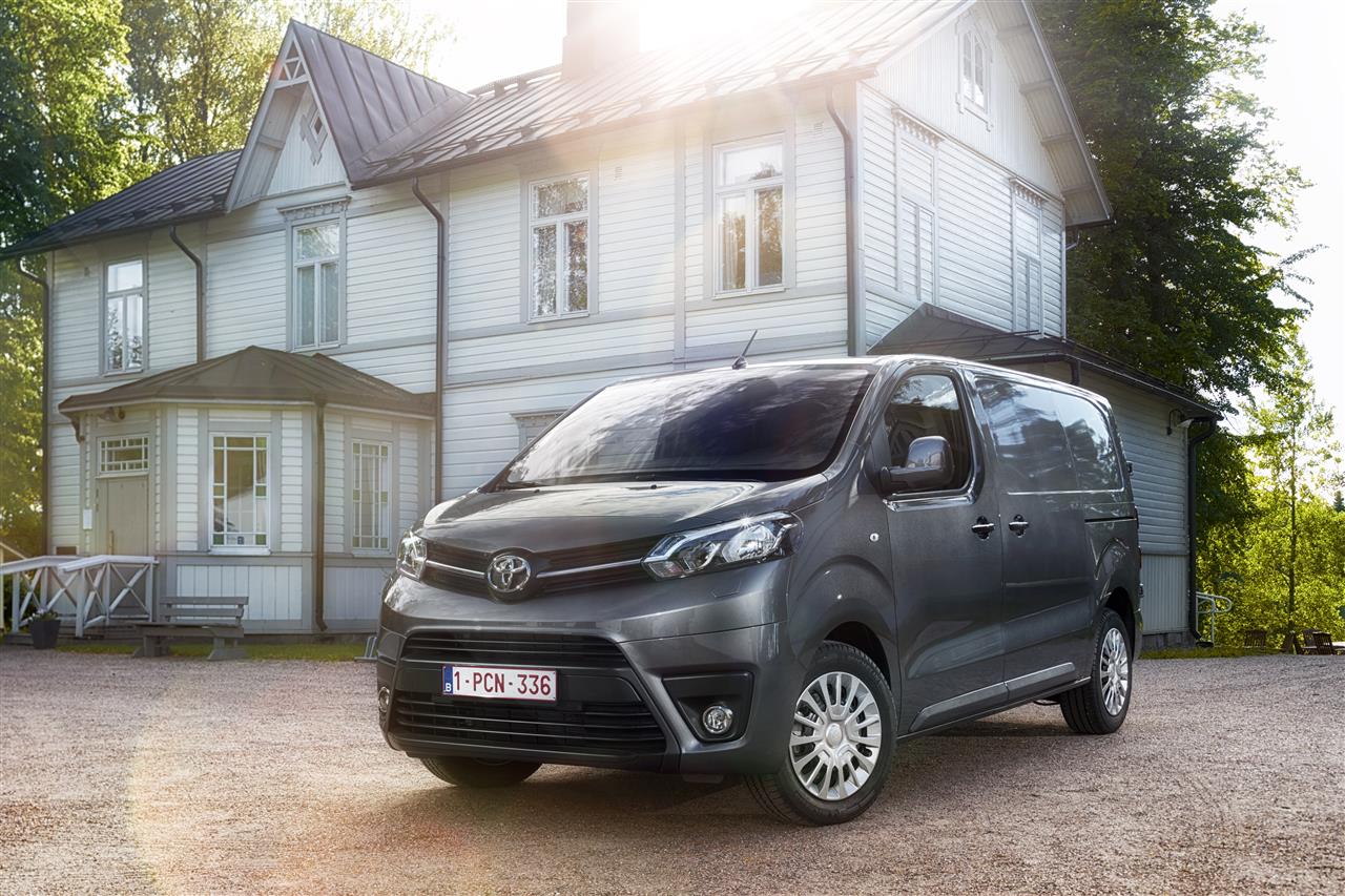 TOYOTA PROACE VAN 2016 – szeroka oferta samochodów użytkowych od 73 000 zł netto 