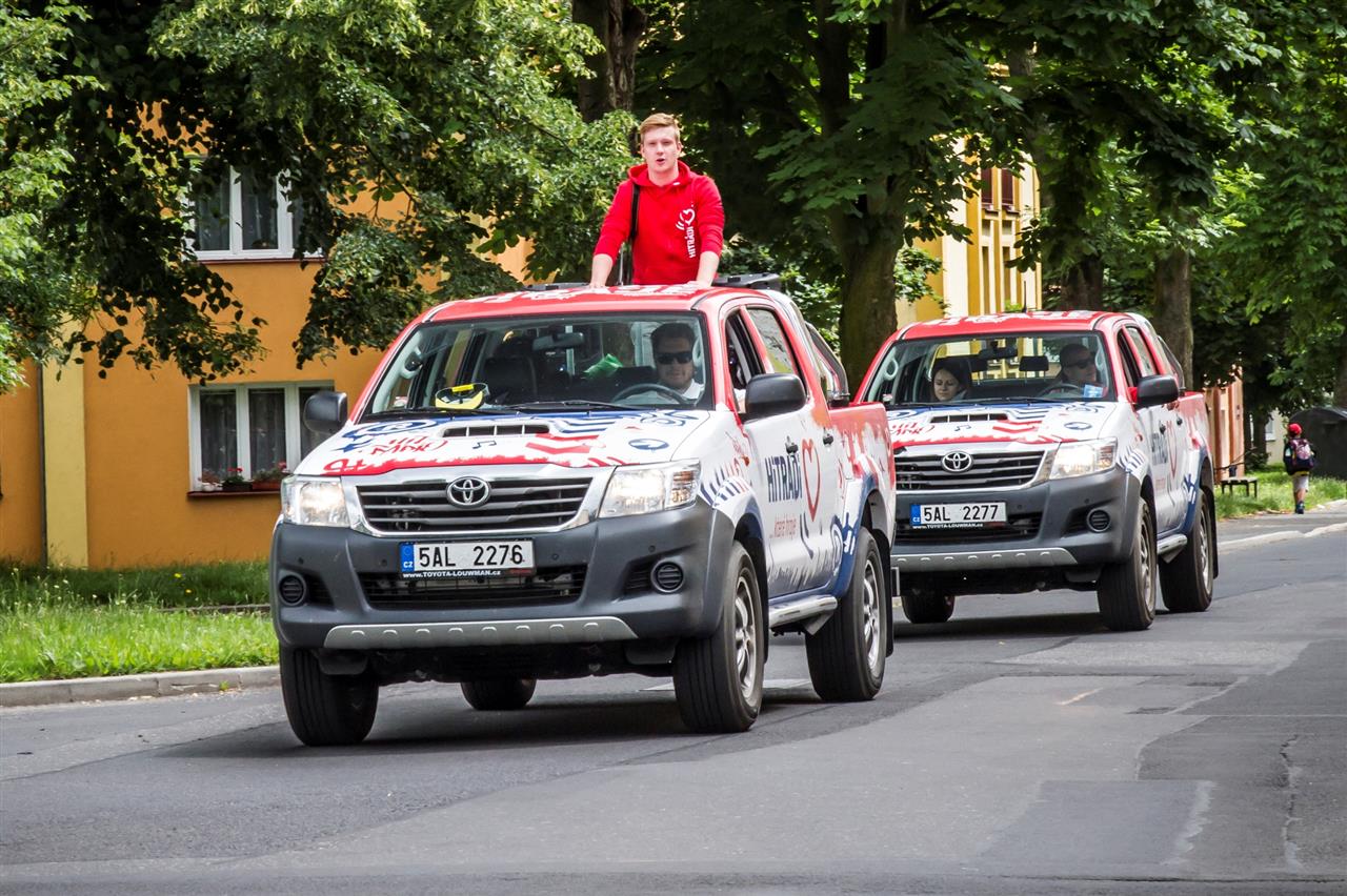 Toyoty Hilux ve službách Hitrádií 