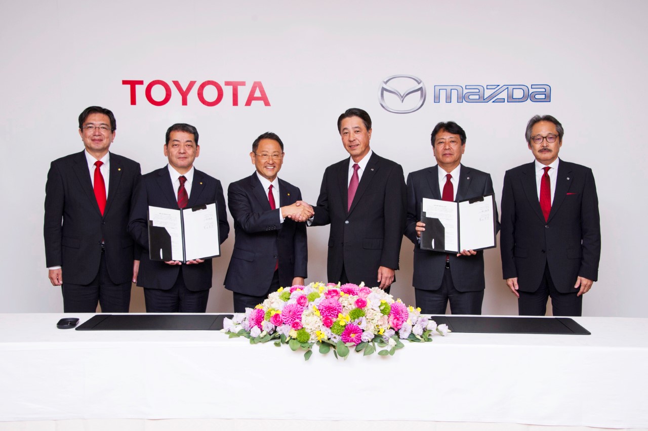 Toyota i Mazda zawarły umowę o partnerstwie biznesowym i kapitałowym