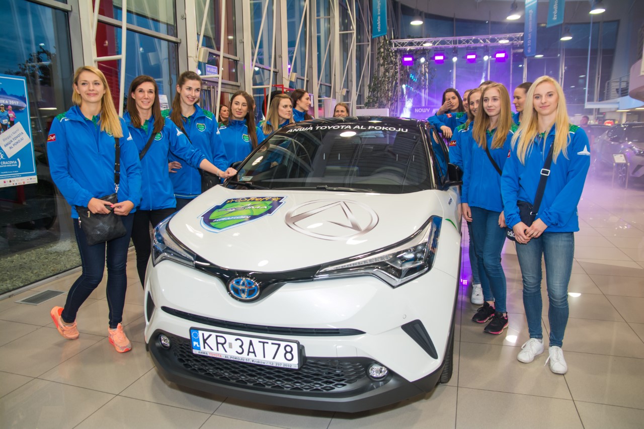 Hybrydowe Toyoty C-HR dla siatkarek Trefl Proxima Kraków