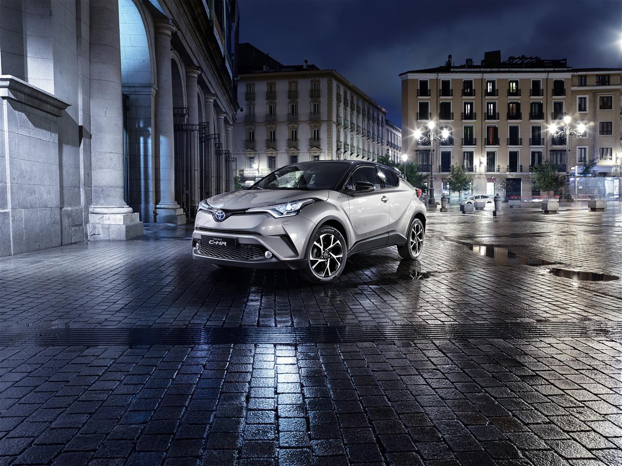 Podzimní „Toyota Víkend“ nabídne cenová zvýhodnění na oblíbené SUV modely Toyota RAV4 a C-HR