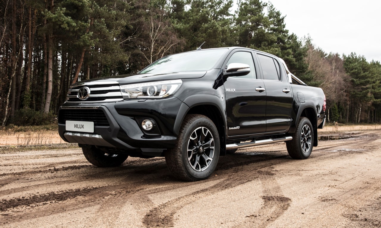 Toyota Hilux slaví  50. výročí speciální edicí modelu Invincible 50 Chrome Edition