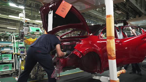 Toyota spustila v Kolíně výrobu hybridního modelu Yaris 