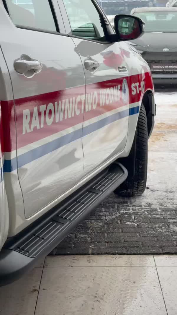 Osiem samochodów Toyoty rozpoczęło służbę w WOPR Województwa Kujawsko-Pomorskiego