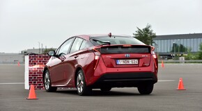 1.3 MILLIÓRÓL NULLÁRA CSÖKKENTENÉ A VILÁGBAN A HALÁLOS KÖZLEKEDÉSI BALESETEK SZÁMÁT A TOYOTA