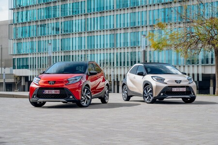 Dobra dostępność modeli Toyoty z rocznika 2022. Nowe partie Yarisa, Yarisa Cross, Corolli Sedan, Toyoty C-HR już w Polsce