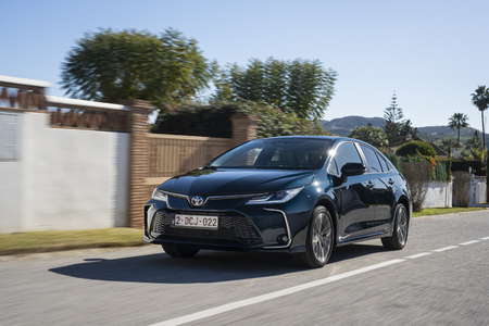 Európában is rekordeladásokat hozott a Toyota multitechnológiás zöld stratégiája