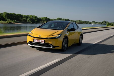 Az öntöltő hibrid elektromos autók hajtották az európai újautópiac növekedését 2024-ben 