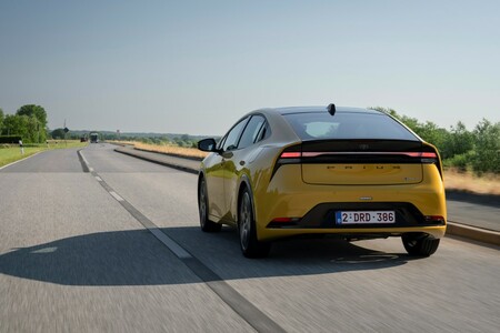 Prius zyskuje technologię geofencingu. To druga hybryda plug-in Toyoty z tym systemem