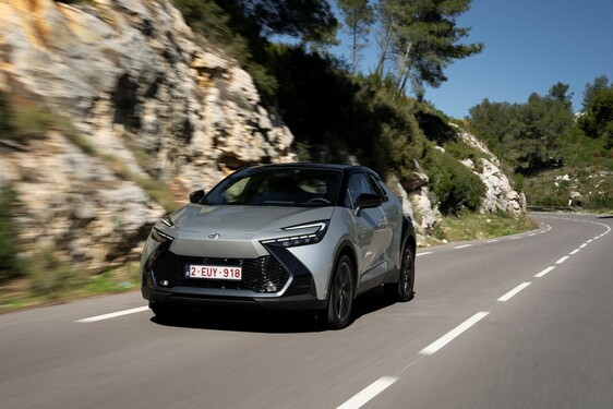 Egyszerre dinamikus és környezetbarát a vadonatúj Toyota C-HR plug-in hibrid elektromos kivitele