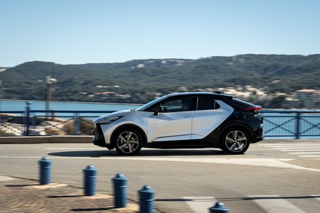 Egyszerre dinamikus és környezetbarát a vadonatúj Toyota C-HR plug-in hibrid elektromos kivitele