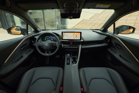 Nowa Toyota C-HR Plug-in Hybrid. 66 km zasięgu w trybie EV i 223 KM mocy