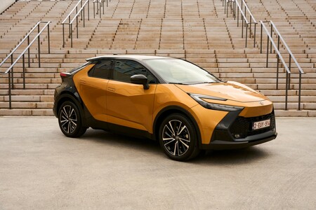 Toyota C-HR z napędem hybrydowym plug-in od 168 900 zł. 12 tys. zł rabatu na wszystkie wersje