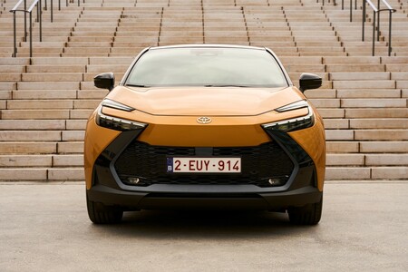 Toyota C-HR z napędem hybrydowym plug-in od 168 900 zł. 12 tys. zł rabatu na wszystkie wersje