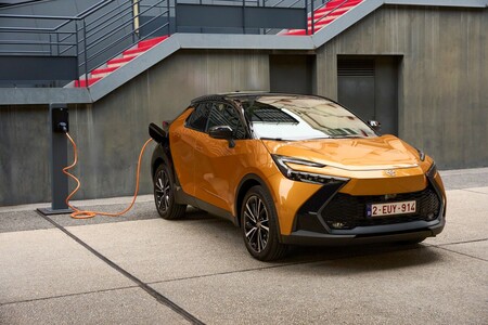 Toyota C-HR Plug-in Hybrid 2024