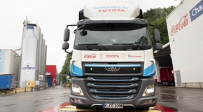 A Coca-Cola teszteli a Toyota melléktermékként tiszta vizet kibocsátó hidrogén üzemanyagcellás teherautóit  