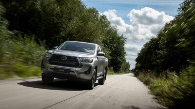 Toyota Hilux w wyprzedaży rocznika 2025 już od 161 392 zł netto. Atrakcyjne pakiety bez dopłaty