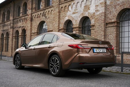 Press kit - Nová Toyota Camry: Pohodlí a hospodárné cestování