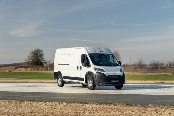 Toyota spustila předprodej užitkového modelu Proace Max