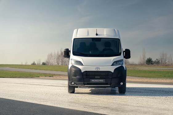 Toyota Professional rozszerza gamę wszechstronnych samochodów z zabudową brygadową