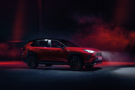Toyota RAV4 Plug-in Hybrid najlepszym SUV-em według Consumer Reports