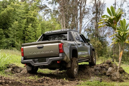 Toyota Tacoma 2024 z mocnym, hybrydowym napędem i wersją wyprawową