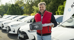 Toyota dodala 35 hybridních Yarisů české firmě ACCOM
