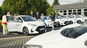 Toyota dodala 35 hybridních Yarisů české firmě ACCOM
