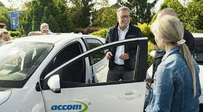 Toyota dodala 35 hybridních Yarisů české firmě ACCOM