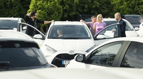 Toyota dodala 35 hybridních Yarisů české firmě ACCOM