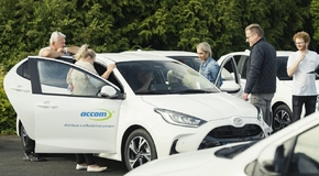 Toyota dodala 35 hybridních Yarisů české firmě ACCOM