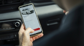 Toyota dodala 35 hybridních Yarisů české firmě ACCOM